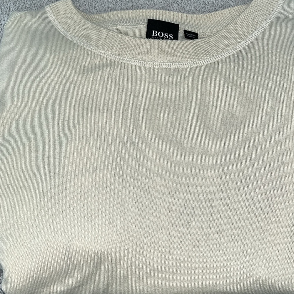 Hugo Boss Size XXXL 100% Cotton T Shirt. Excellent Used Condition. Crème colour